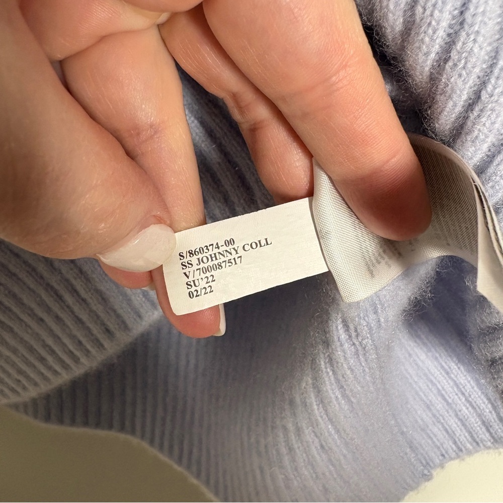 Banana Republic Light Gray V-Neck Sweater - Picture 5 of 6
